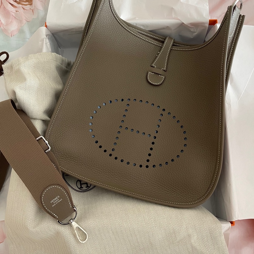 BRAND NEW HERMES EVELYNE 29 IN ETOUPE!